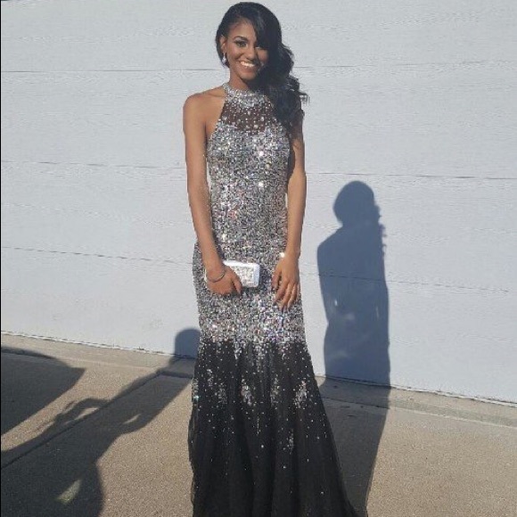 GORGEOUS PROM DRESS - Picture 5 of 5